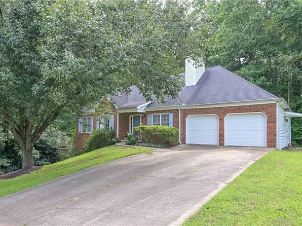 1773 Fairfax Dr, Lithia Springs, GA 30122