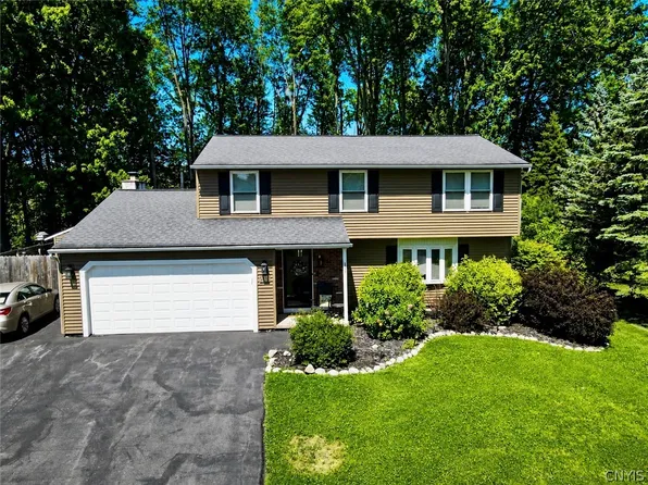 5515 Chateau Ln, Clay, NY 13041