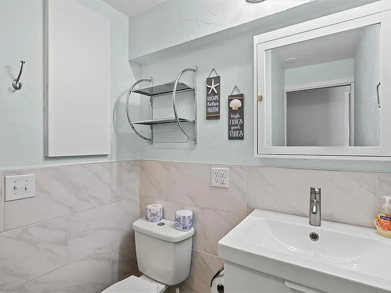 2084 Grove St #B — Photo 10
