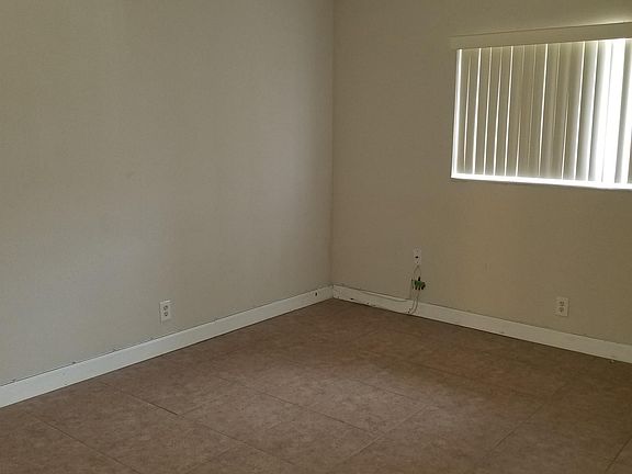 4th image of 130 NE 41st St #14
