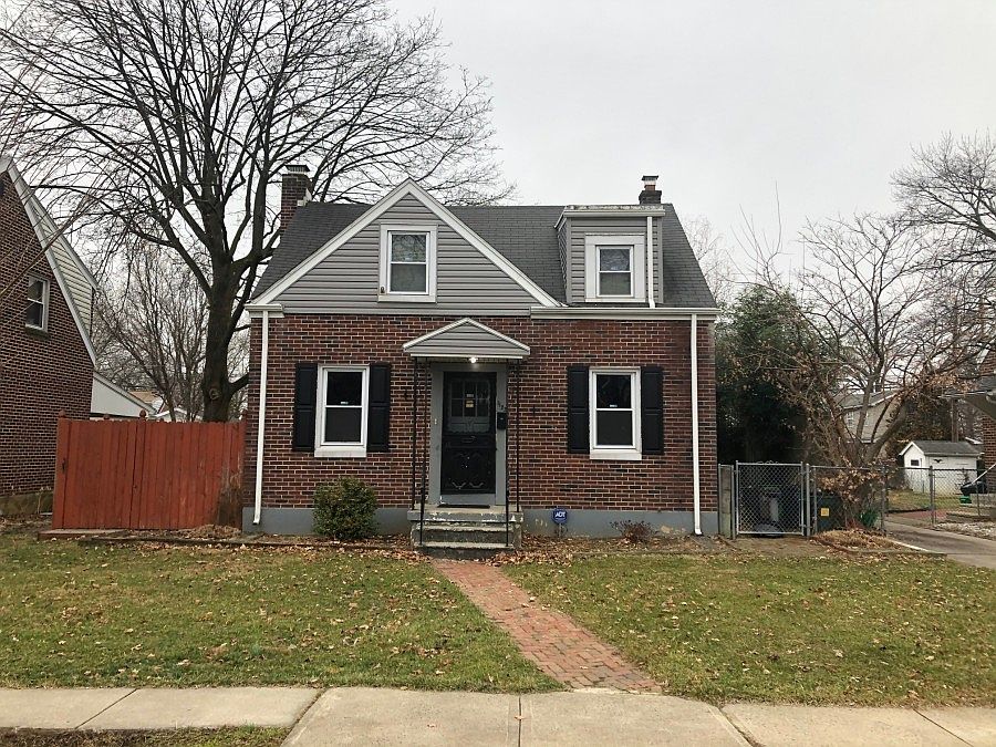 1st image of 1122 N Van Buren St