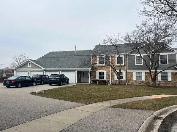 600 Stone Circle Ct, Schaumburg, IL 60194