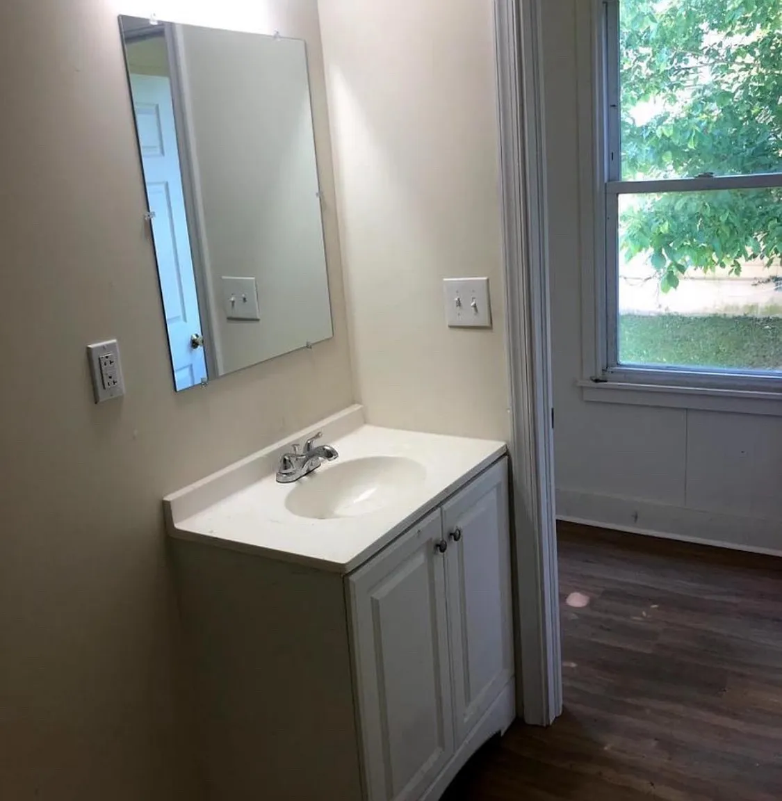 2 bed, 2500 sqft, $1,500 — Photo 4