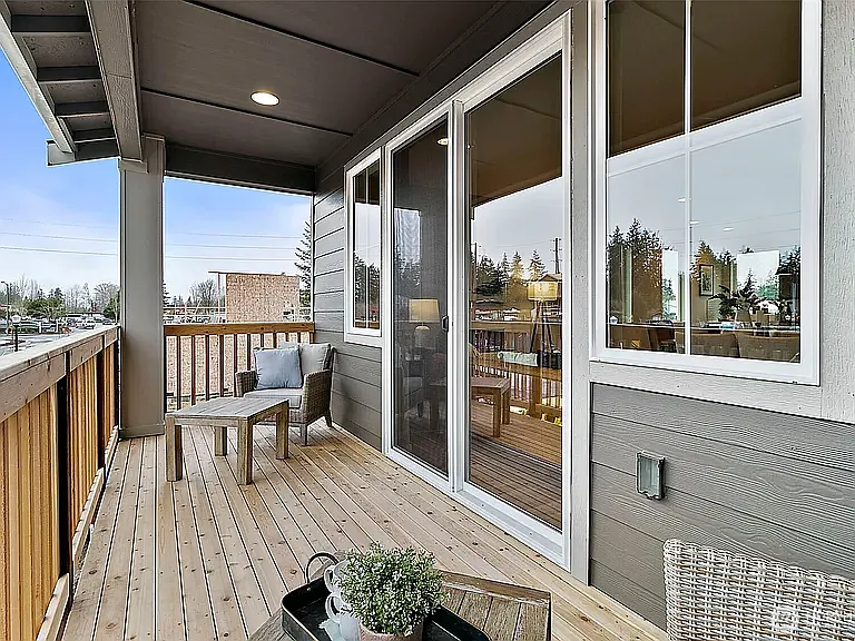 4 bed, 2220 sqft, $4,200 — Photo 3