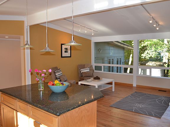 5th image of 12218 NE 64th St