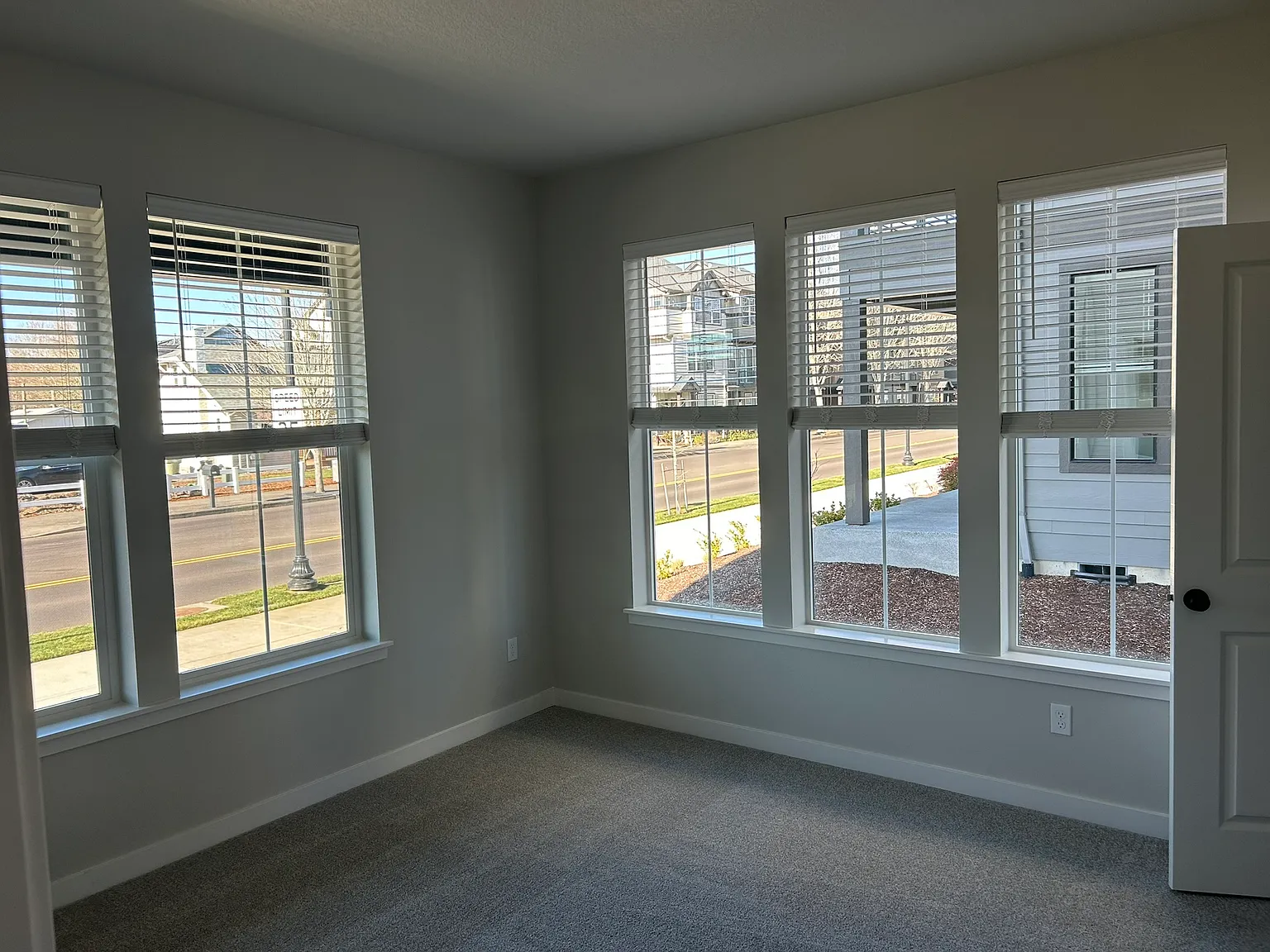 4 bed, 3.5 bath, 1937 sqft, $3,095 — Photo 3