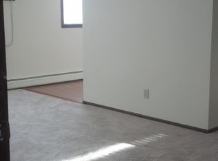 Raymond, Saint Paul, MN 55114