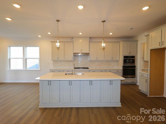 5th image of 586 Nutgrove Dr NW