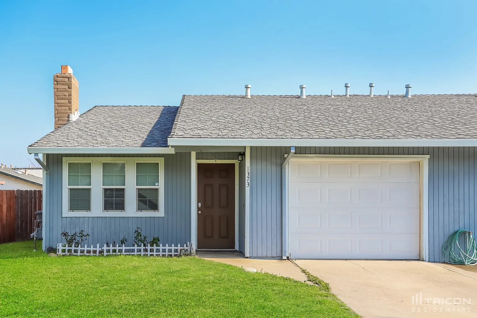 1373 Hobart Dr photo 1
