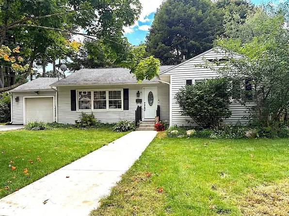 40 Atherton Ave, Nashua, NH 03064