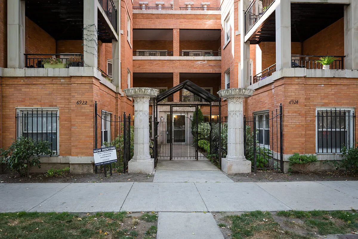 6922-24 N. Greenview Ave. — Photo 2