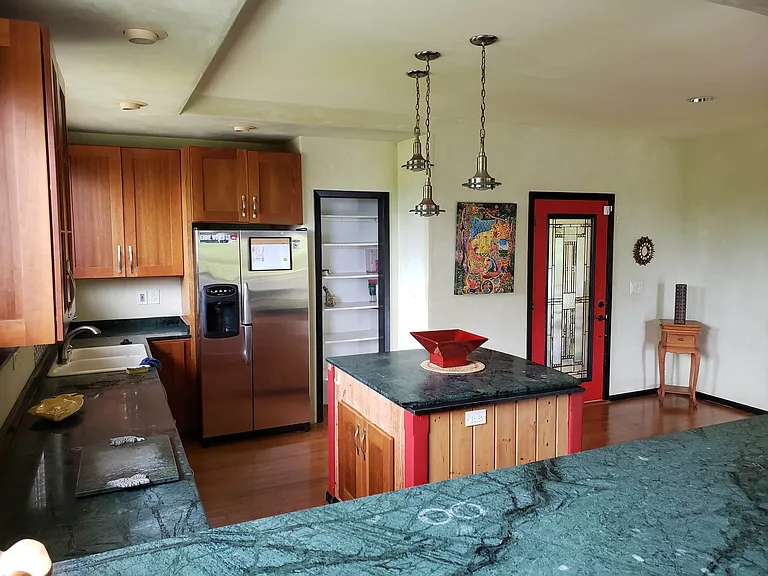 KITCHEN/FRONT DOOR