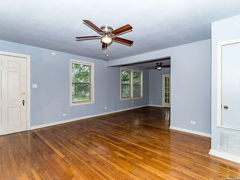 254 Cloverleaf Ave #2 — Photo 2