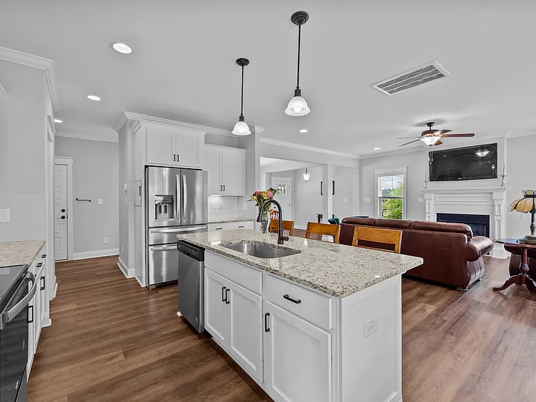 130 Amelia Dr — Photo 17