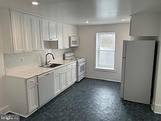 3rd image of 264 W Maple St