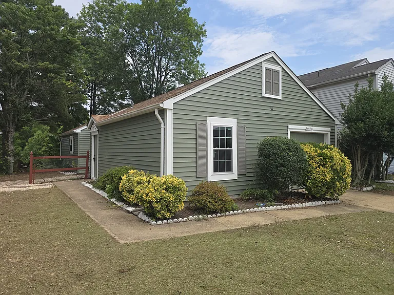 5360 Chatham Hall Dr — Photo 1