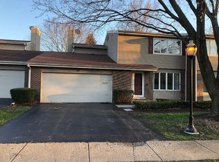 37 Pebblewood Trl, Naperville, IL 60563