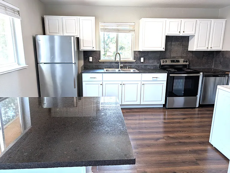 3344 N High St — Photo 8