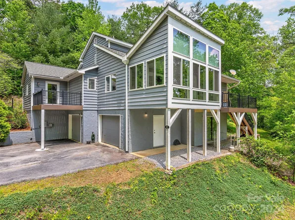 2 Pheasant Dr, Fairview, NC 28730