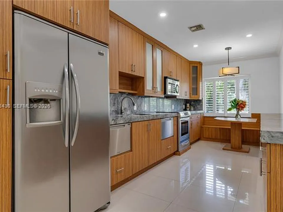 549 NE 12th Ave #549