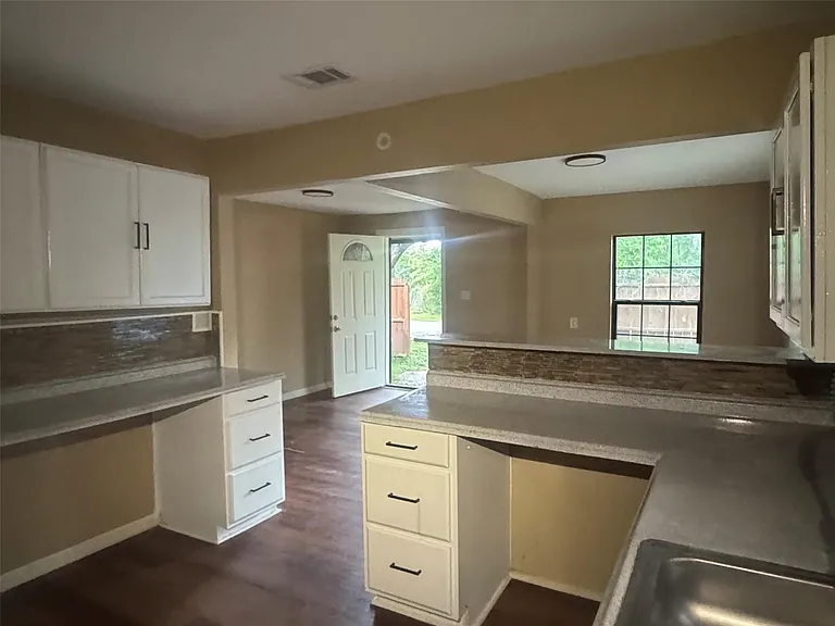 1311 Pershing St — Photo 6