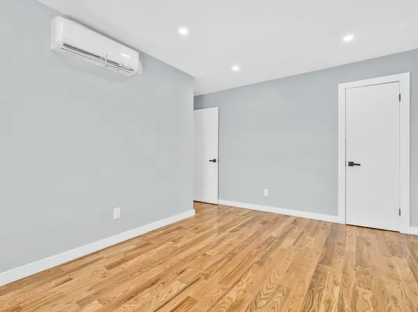 780 Hendrix Street image 16 of 25