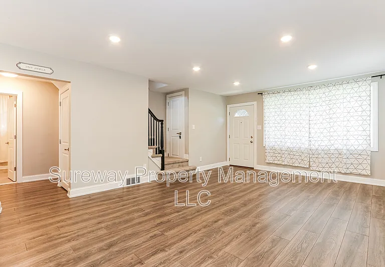 350 Larchwood Rd — Photo 5