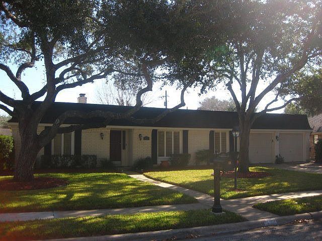 1st image of 117 Berkshire Ln