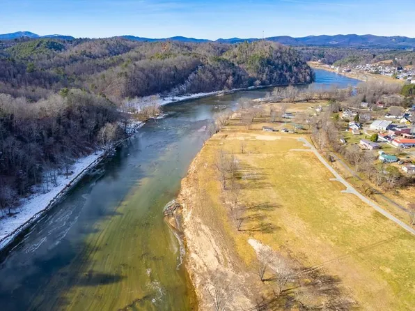 130 Ferry Xing, Fries, VA 24330