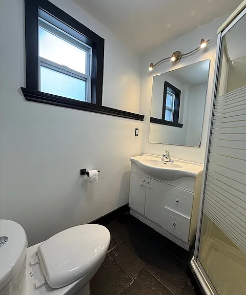 650 Victoria St #MAIN FLOOR — Photo 7