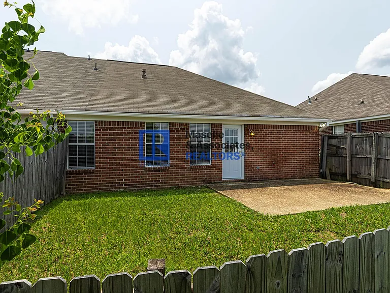 413 Woodlake Ln — Photo 29