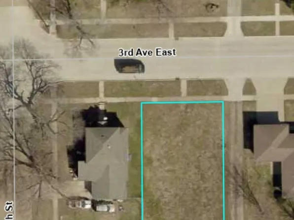 606 3rd Ave E, Oskaloosa, IA 52577