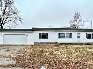 531 E D Ave, Radom, IL 62876
