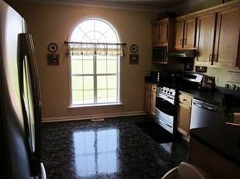 5th image of 181 Sage Ln