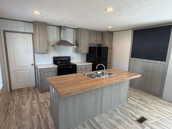 2nd image of 2601 Robinson Dr Trailer 3