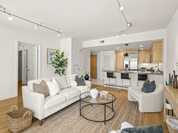 3rd image of 3812 Park Blvd Unit 412