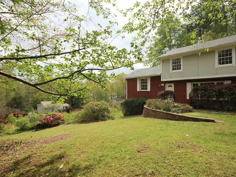 721 Greenleaf Dr — Photo 23