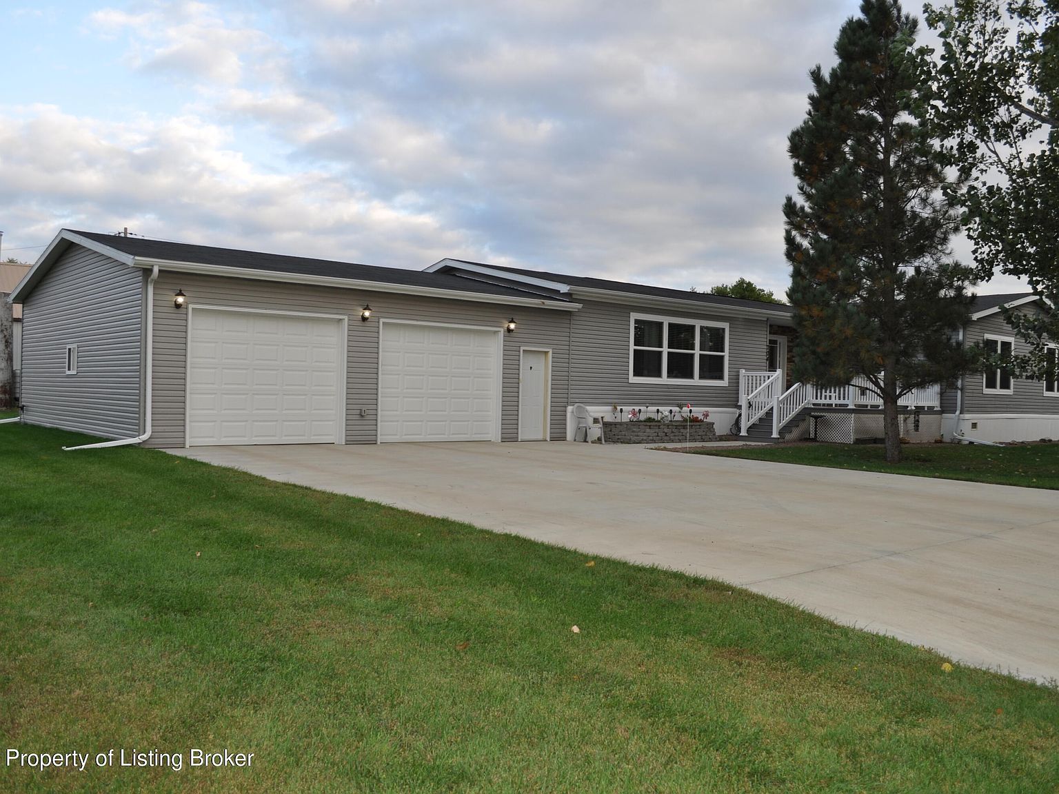 704 2nd Ave E, Lemmon, SD 57638 MLS 231051 Zillow