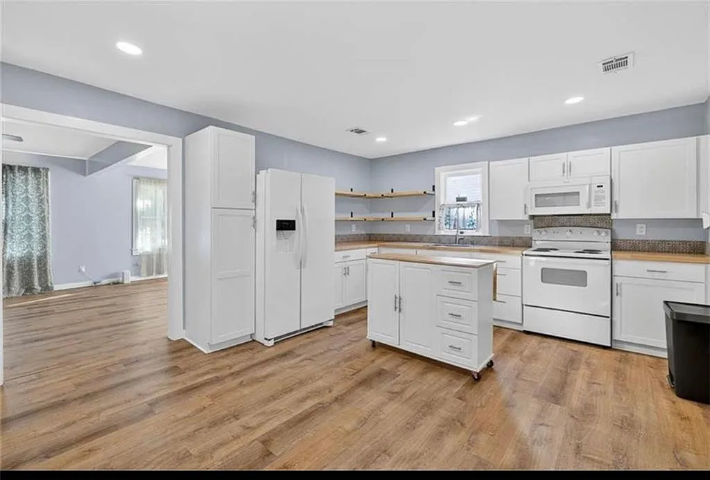 3 bed, 2.0 bath, 1780 sqft, $2,000 — Photo 4