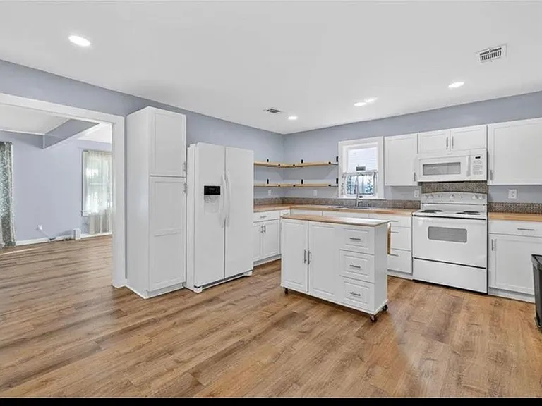 2329 Reynolds St — Photo 4