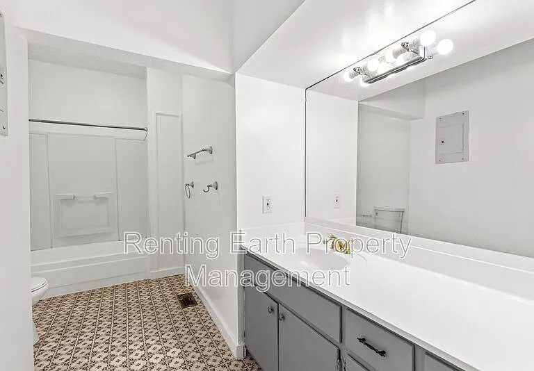 4732 Court S — Photo 16