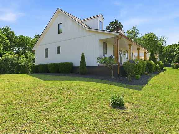 3rd image of 881 Mount Olivet Rd