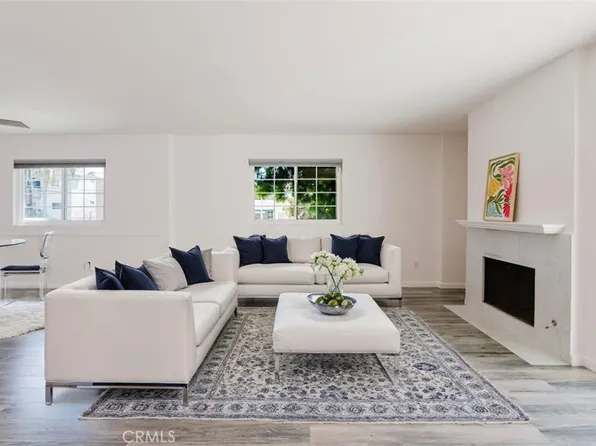 18643 Burbank Blvd #7, Tarzana, CA 91356