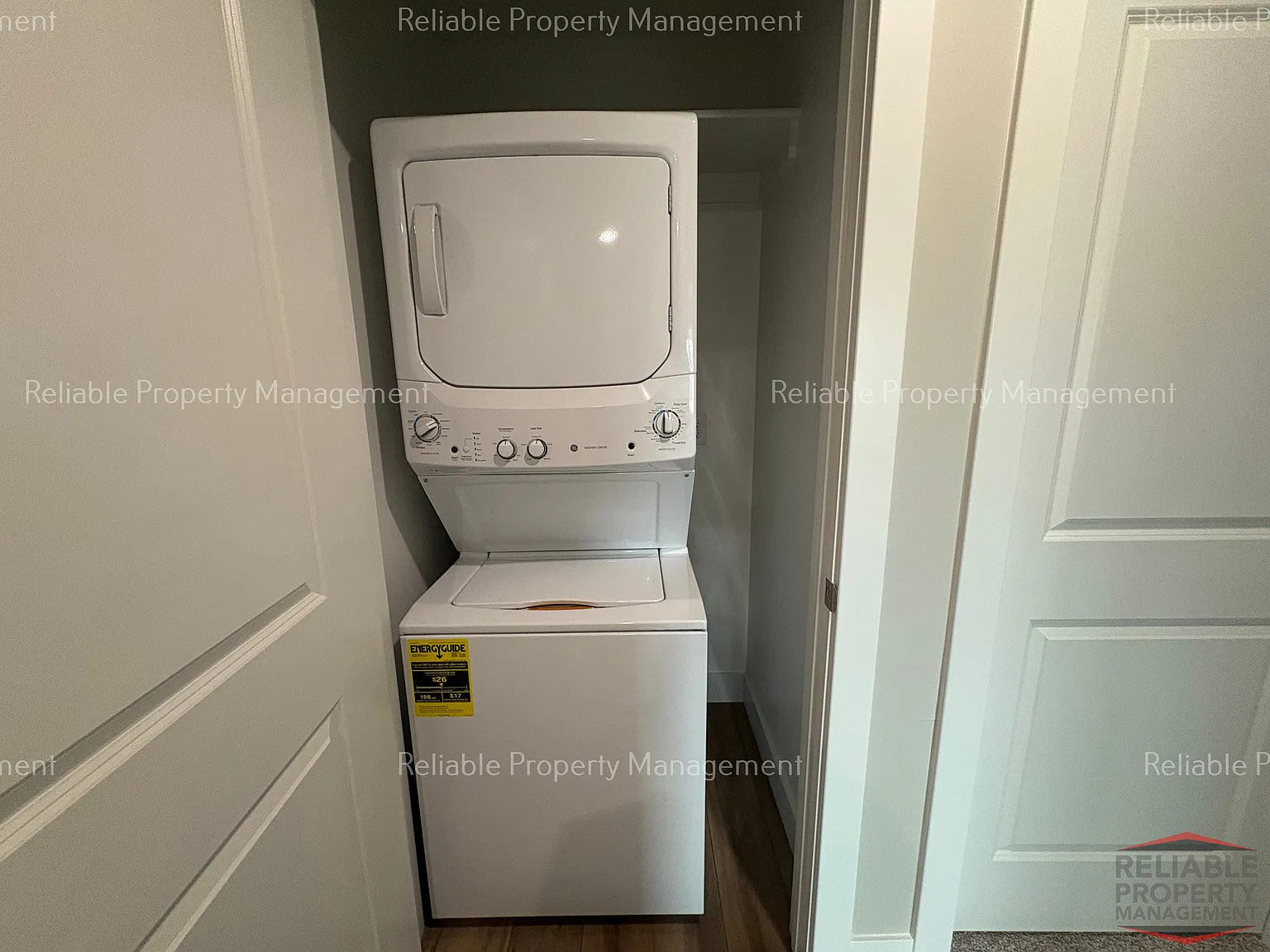 2 bed, 1.5 bath, 923 sqft, $1,295 — Photo 3