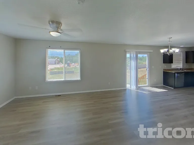 2728 Sierra Springs Dr — Photo 3