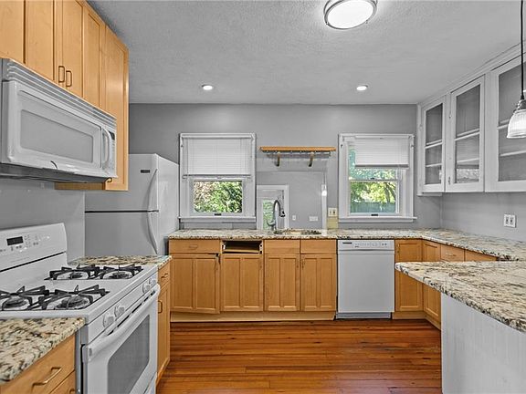 4th image of 217 Bay View Ave #221