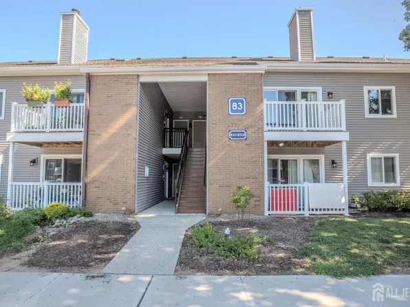 8304 Tamarron Dr, Plainsboro, NJ 08536
