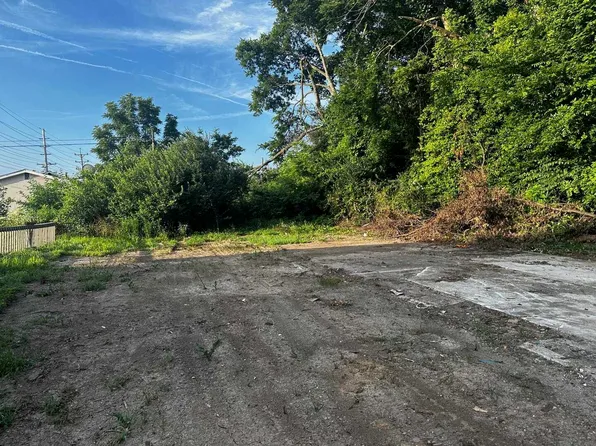 111 W Midkiff St, Harrisburg, IL 62946