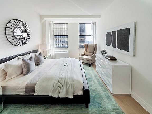 4th image of 70 Pine St APT 2809