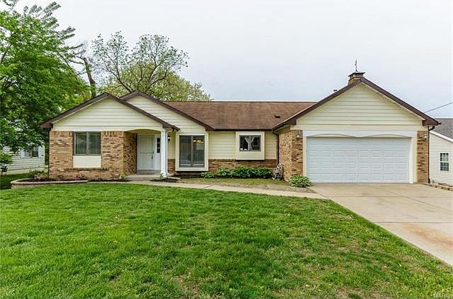 Welcome home to 1305 South Drive!